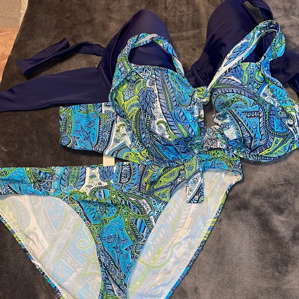 relax by tommy Bahama bikini (two tops 1 bottom)